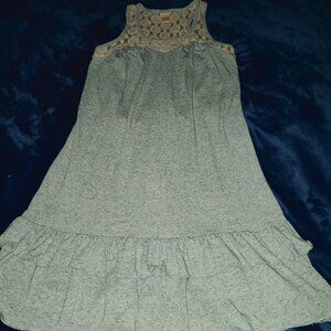 Mossimo sleeveless dress with lace trim and a ruffled hem Small